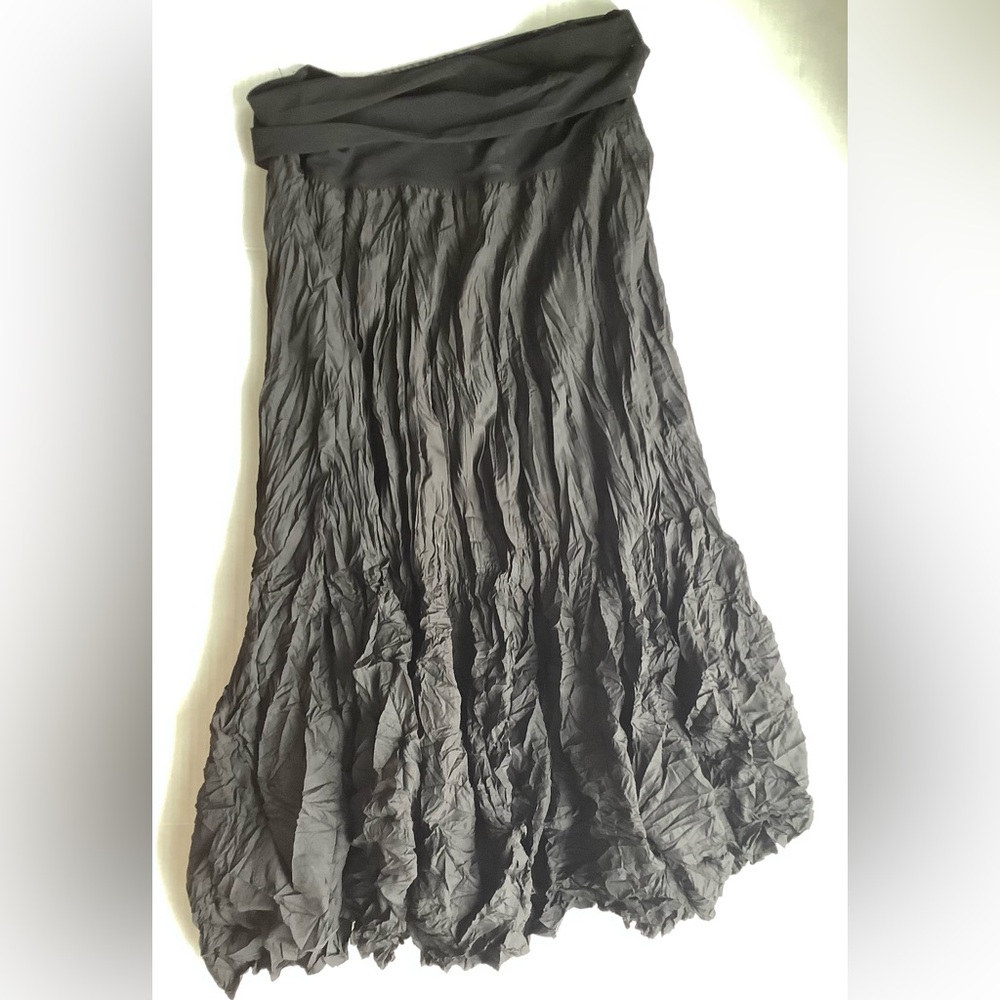 Frank Lyman Design, black crinkle midi skirt.